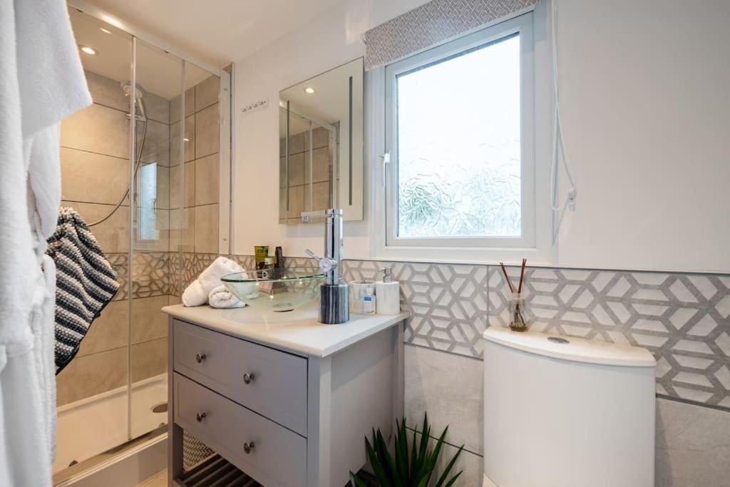 Adorable Private Couples Retreat With Hot Tub Apartman Llanfechell Kültér fotó
